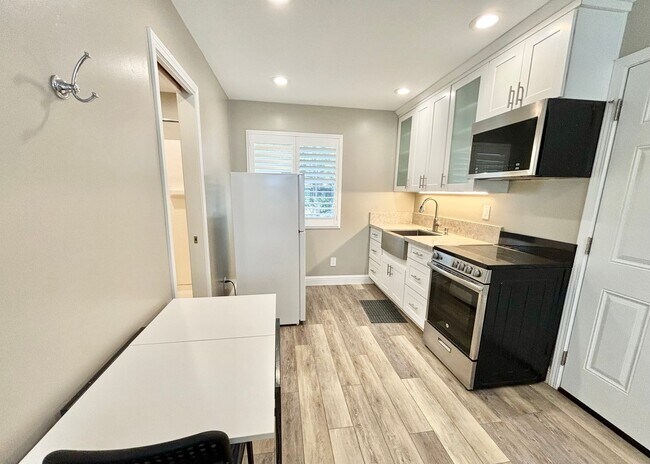 Foto del edificio - Fully Furnished Studio Near Nugget