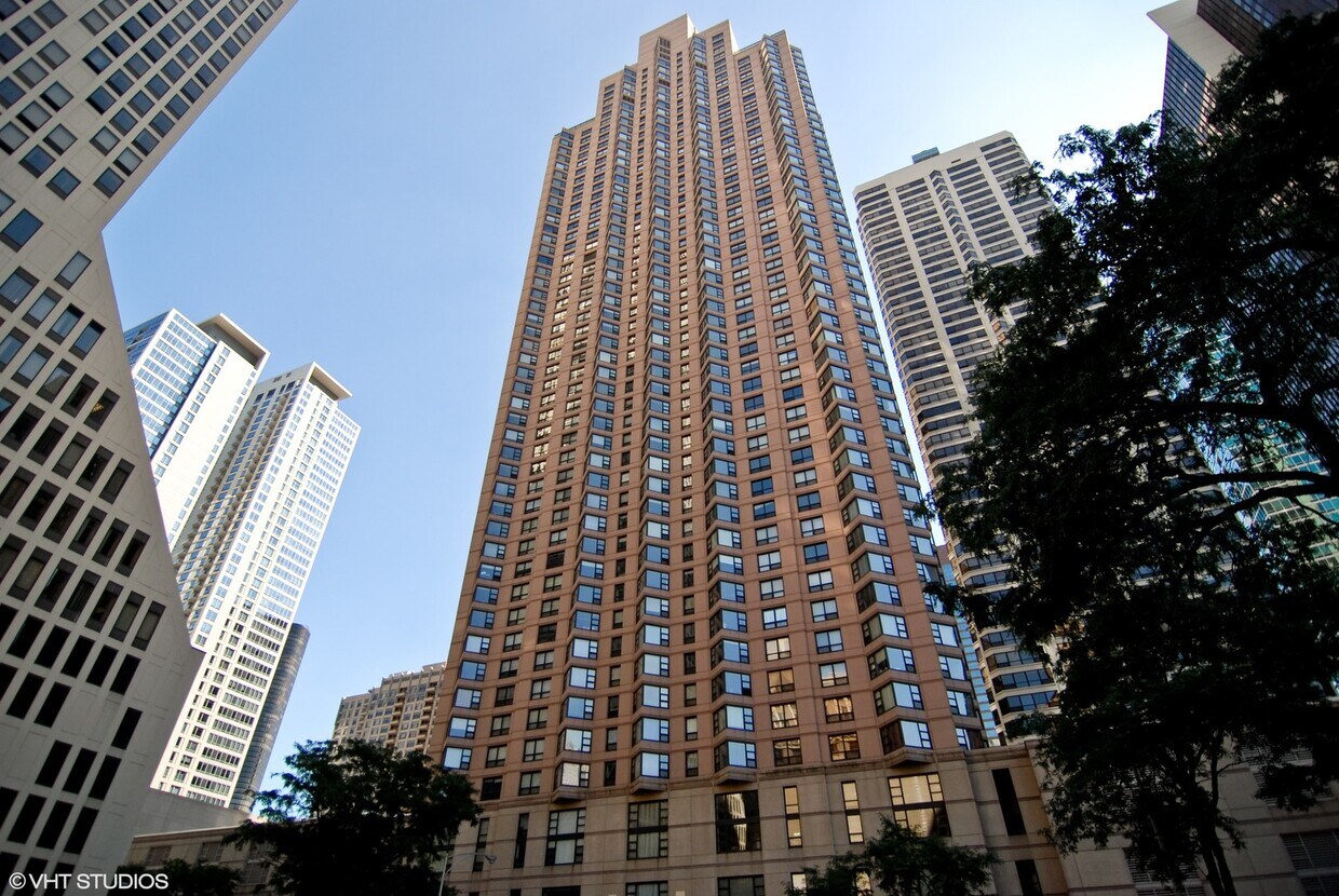 Primary Photo - 401 E Ontario St