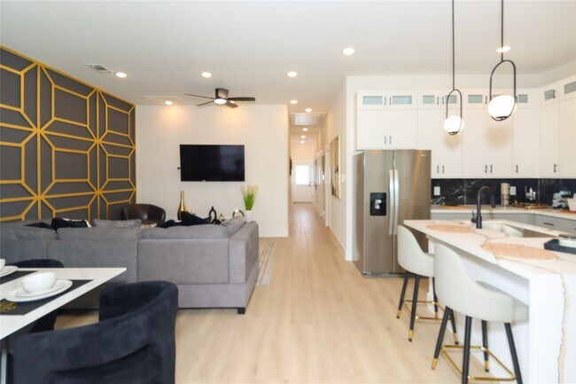 Foto del edificio - 4902 Higgins St