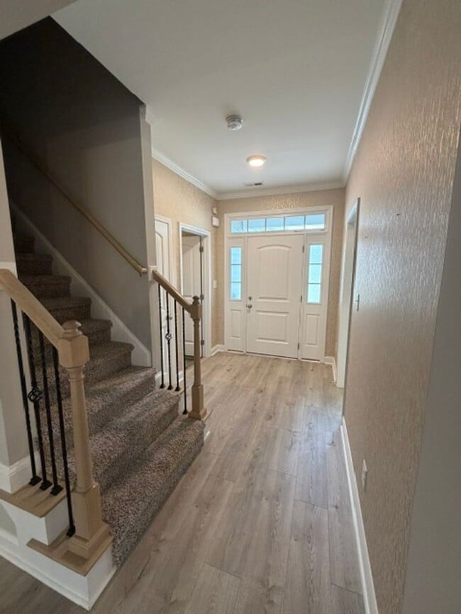 Building Photo - 311 Oak Pointe Cir E
