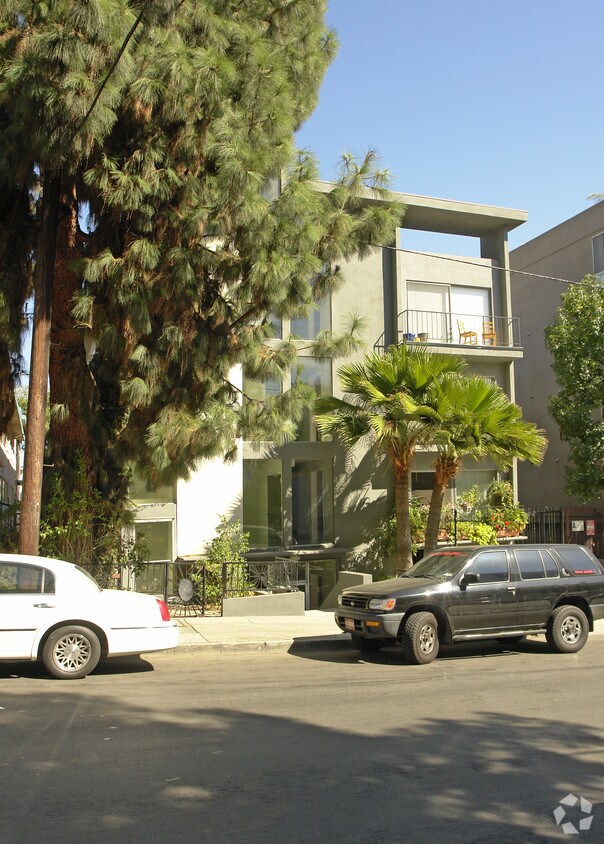 Building Photo - 1626 N Fuller Ave