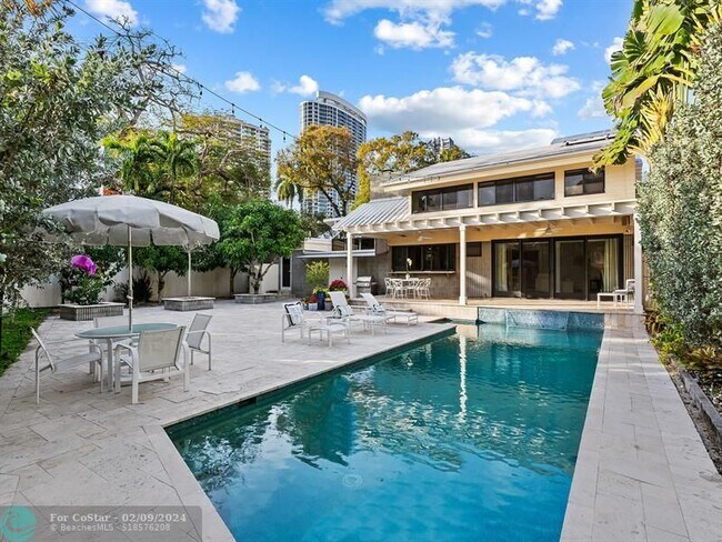 Foto del edificio - 702 N Rio Vista Blvd