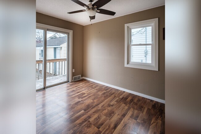 Dining - 418 18th Ave SW