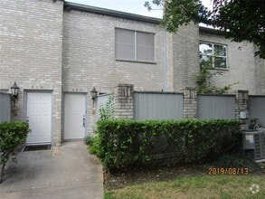 Building Photo - 592 Wilcrest Dr