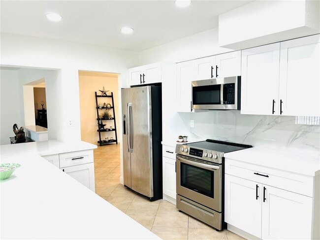 Building Photo - 6841 NW 45th Ct