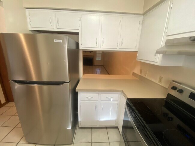 Foto del edificio - 1102 Greentree Ct