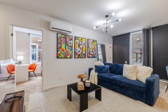 Building Photo - 4300 Rue Saint-Urbain