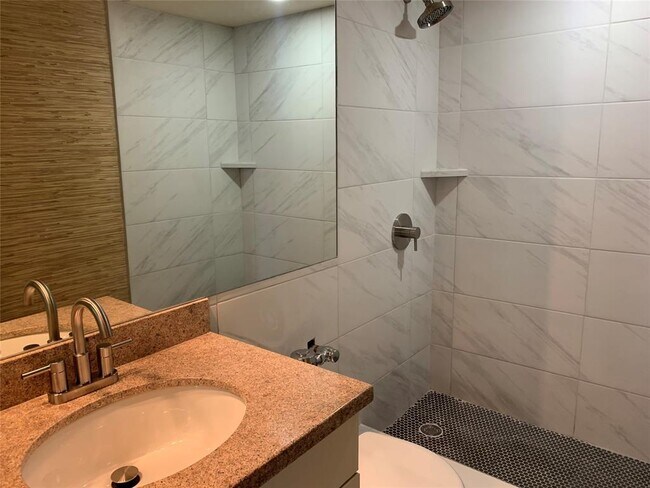 Foto del edificio - 3883 Turtle Creek Blvd