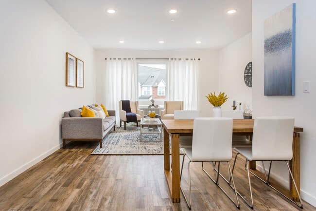 Building Photo - Lexington at Carteret