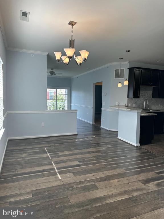 Building Photo - 602 Van Gogh Ct