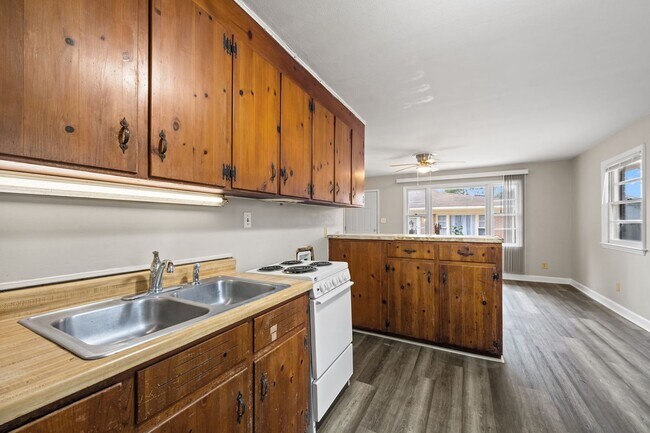 Foto del edificio - Welcome to Lakeview Park!