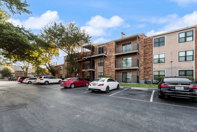 Building Photo - 8109 Skillman St