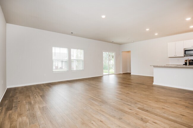 Building Photo - 116 S Reindeer Rd