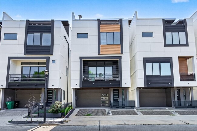 Building Photo - 607 Memorial Heights Dr