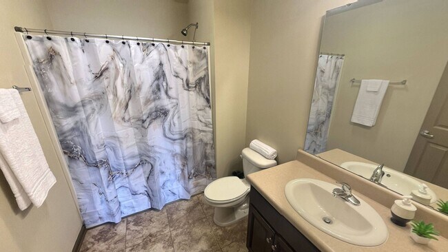 Cada dormitorio tiene su propio baño privado, ¡pisos de 4 baños! - Crawford Edge*Ask About Community WiFi!