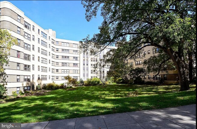 Building Photo - 3901 Cathedral Ave NW