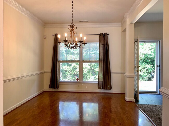 Foto del edificio - Amazingly Spacious 3 Bed/2.5 Bath Townhous...