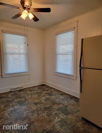 Building Photo - 2 br, 1 bath Townhome - 140 W King St