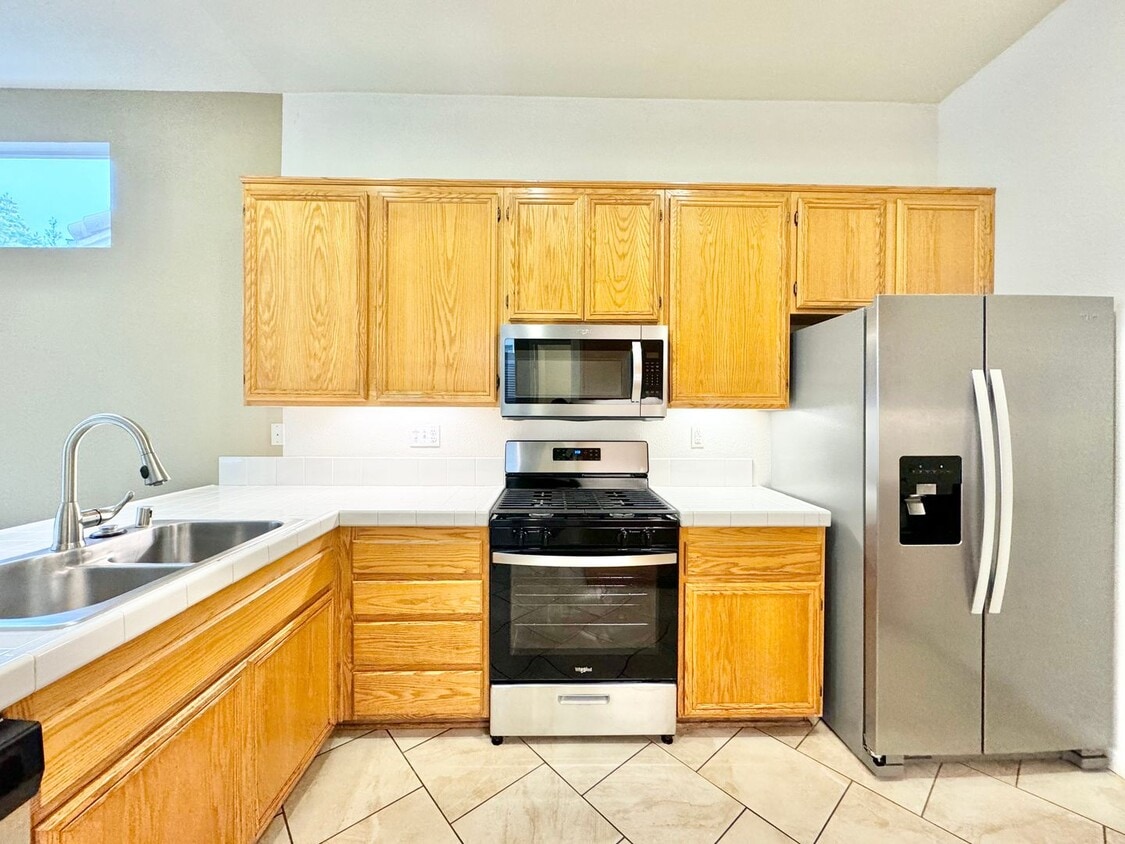 Primary Photo - Beautiful 3Bd/2.5Ba available in Mira Mesa...