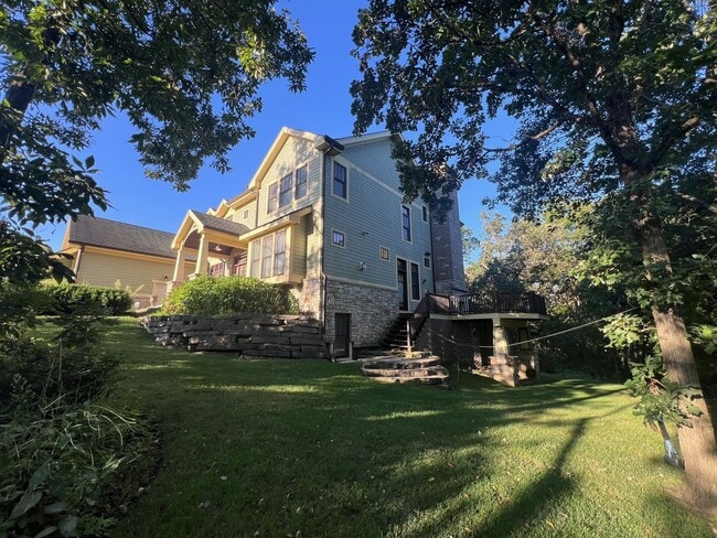 Building Photo - 1415 Oakview Terrace