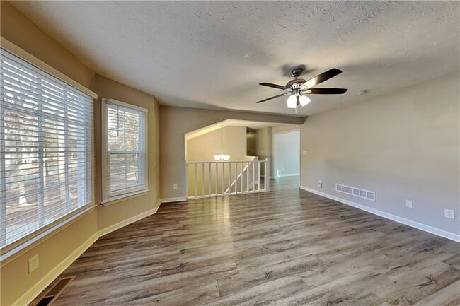 Building Photo - 40 Arbor Way