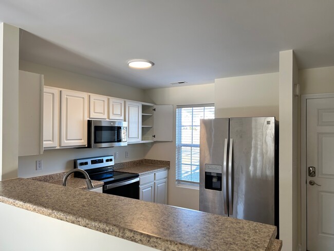 Building Photo - 1201 Plexor Ln
