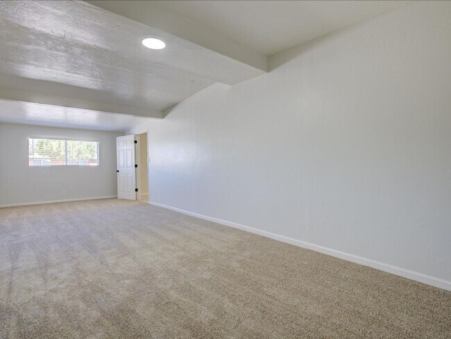 Foto del edificio - 5 Bedroom, 2 Bath with pool
