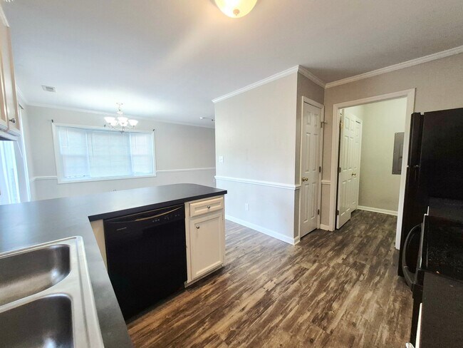 Foto del edificio - 900 Spring Forest Rd