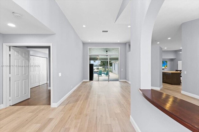 Foto del edificio - 642 Heritage Dr