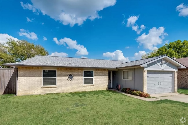 Building Photo - 5408 Queen Ct