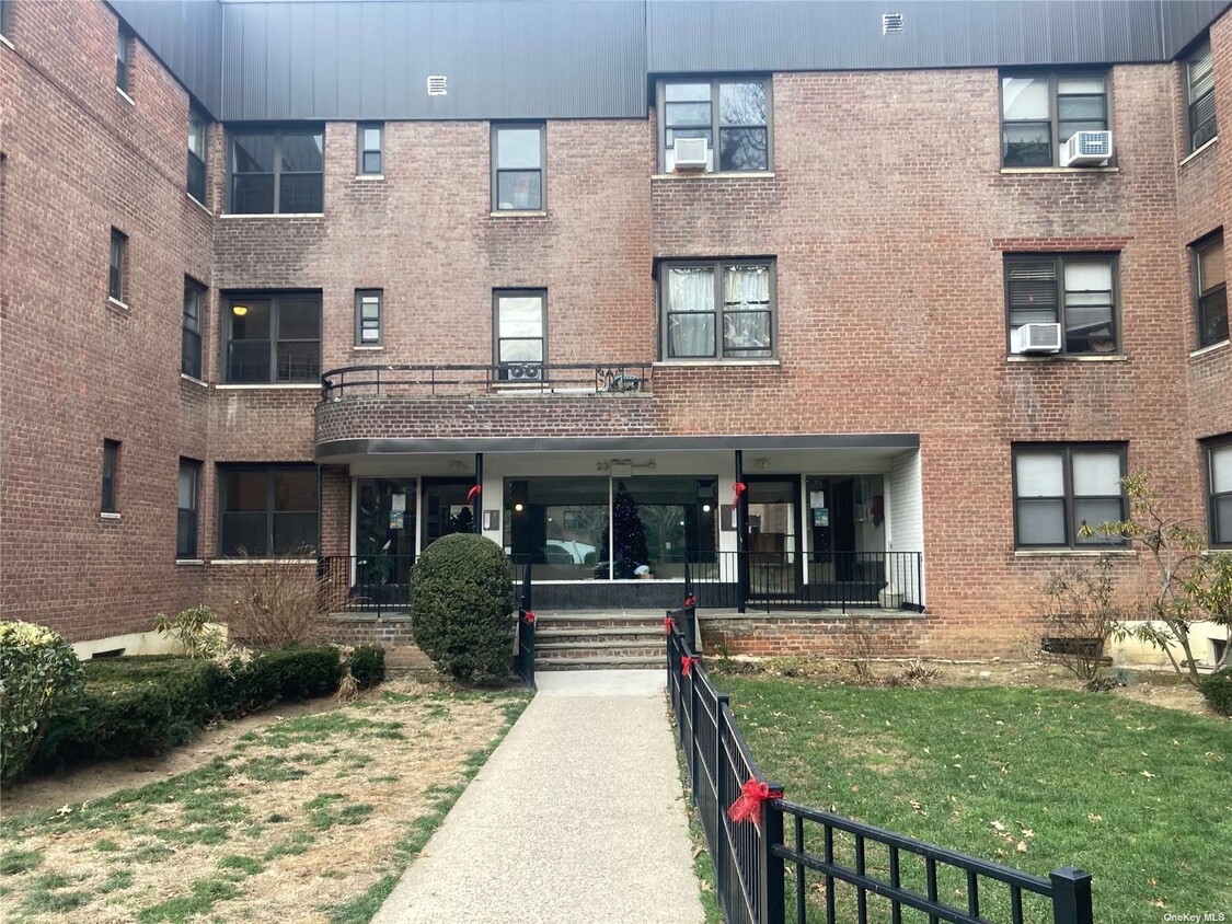 Primary Photo - 21 Schenck Ave