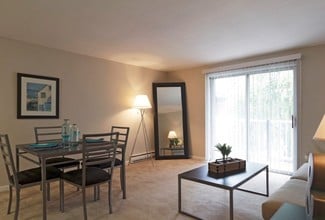 Building Photo - Coach House