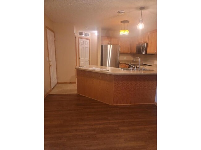Building Photo - 2502 Yellowstone Dr