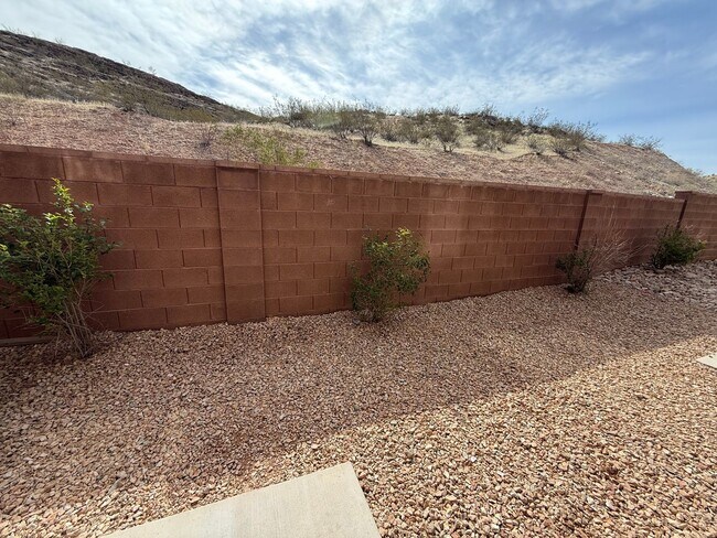Building Photo - 3277 S Fossil Hls Dr