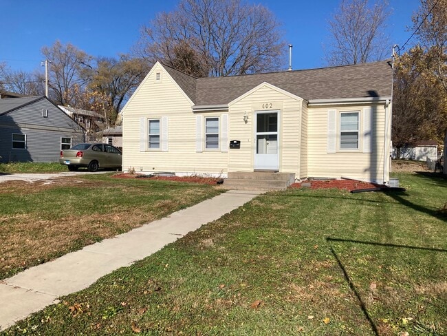 Building Photo - 402 W Benton St