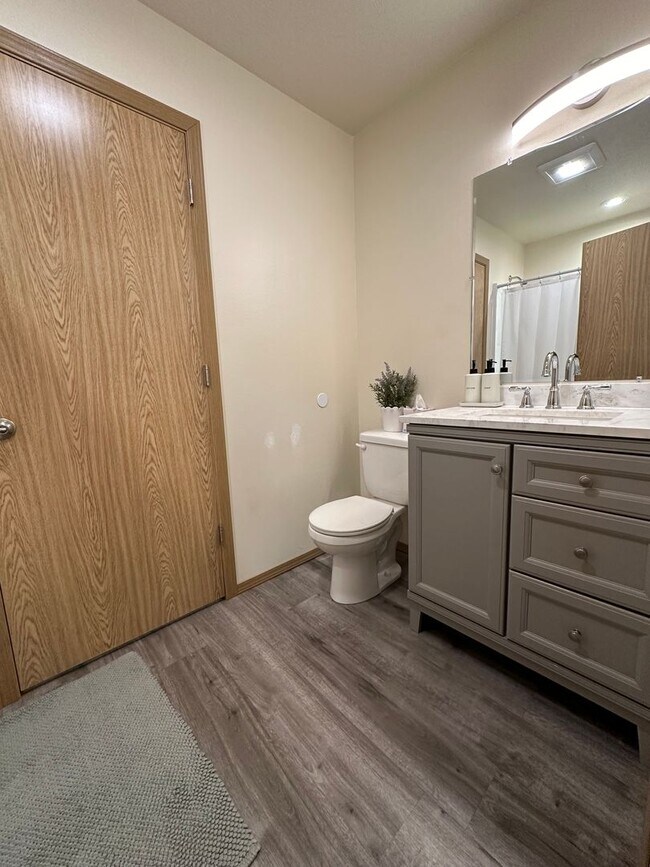 Foto del edificio - Large 3bd, 2.5 Bath Townhome for Rent in N...