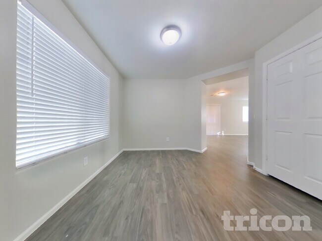 Building Photo - 23634 W Tamarisk Ave