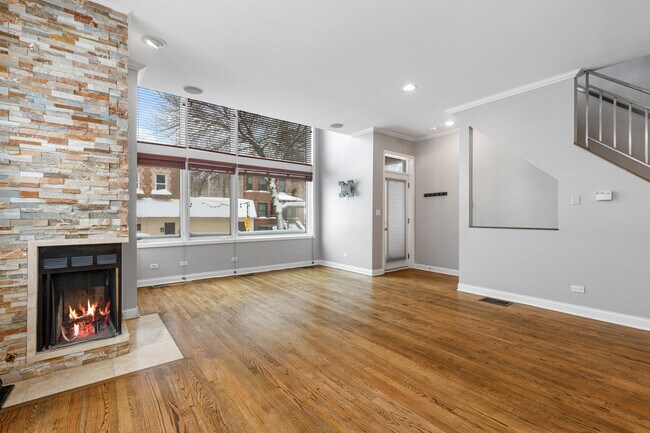 Building Photo - 1058 N Wolcott Ave