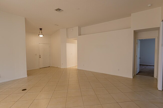 Building Photo - 1325 SW California Blvd