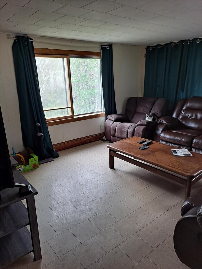 sala de estar - 345 Main St