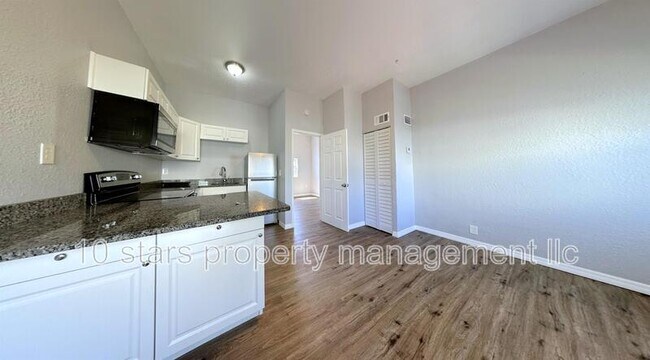 Building Photo - 14125 Palm Street #4