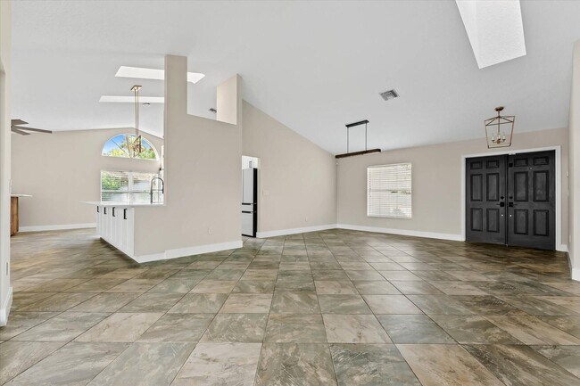 Building Photo - 1021 Corallita Ct