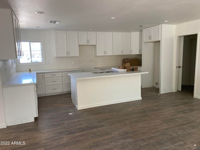 Foto del edificio - 1403 E Minton Dr