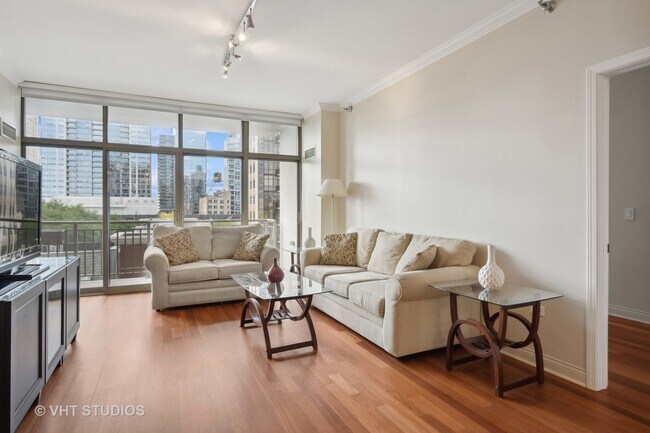 Building Photo - 1335 S Prairie Ave