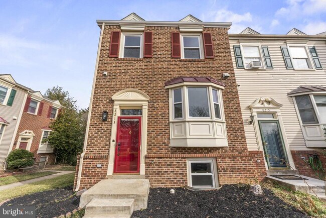 Foto del edificio - 8213 Roxbury Dr