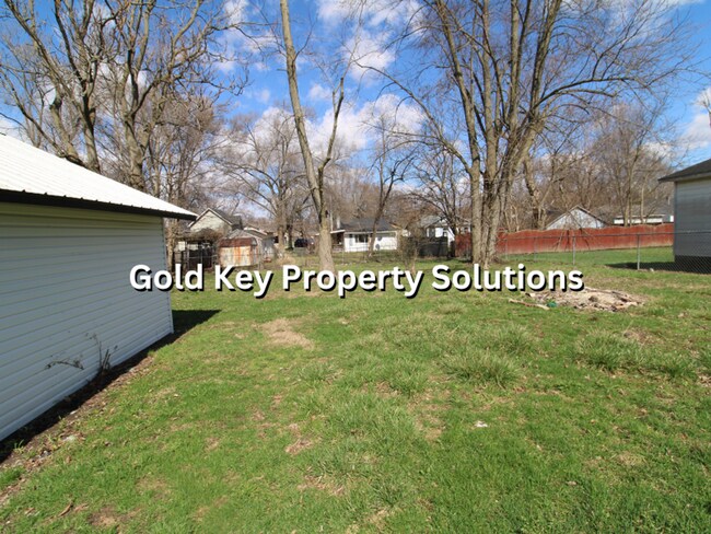 Foto del edificio - MUNCIE 3 BR 1 BA House with Garage and Covered Porch (SECTION 8 APPROVED)