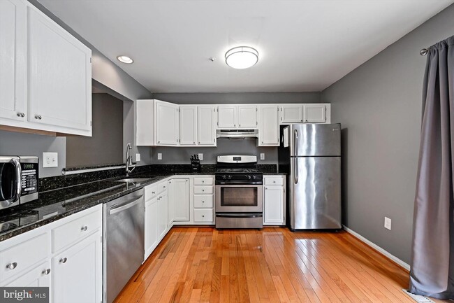 Building Photo - 11107 Hollowbrook Rd