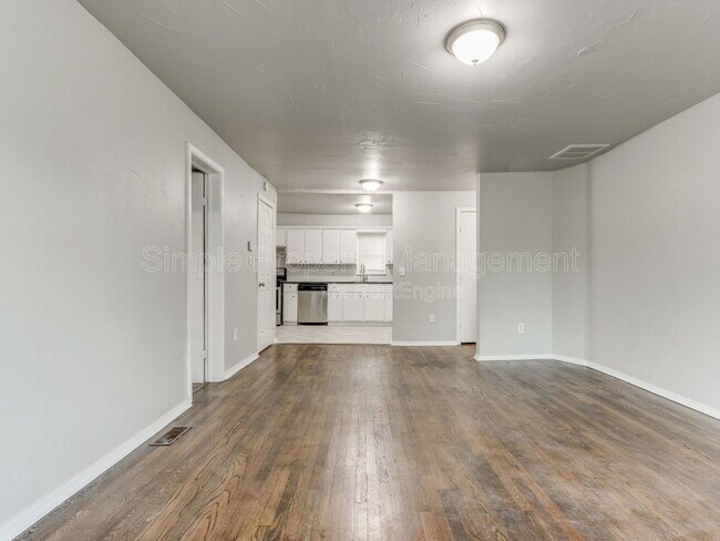 Building Photo - 1800 Hampton Rd