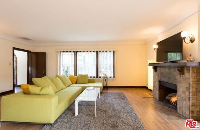 Foto del edificio - 611 Beachwood Dr