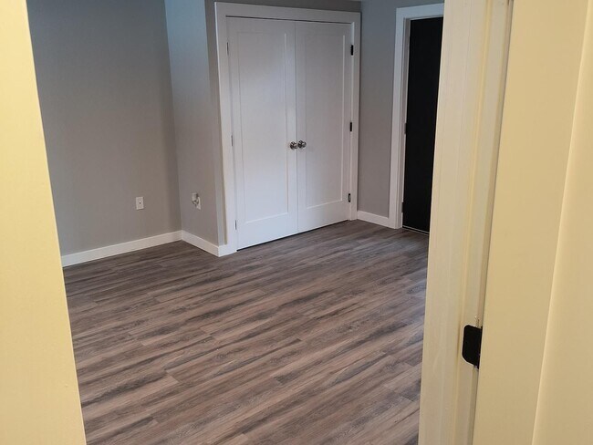 Foto del edificio - 143 E Main St